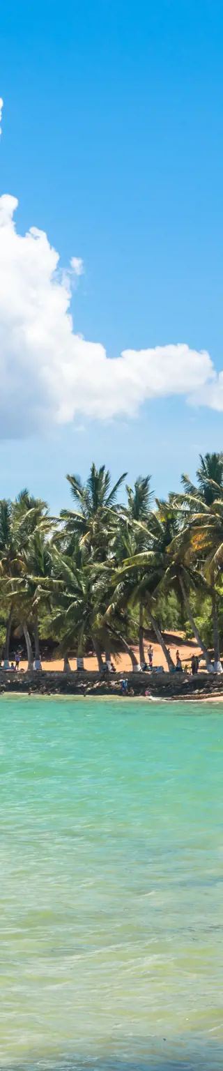 Entspanne am blütenweissen Sandstrand von Madagaskar